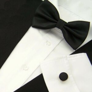 noeud papillon noir avec chemise blanche